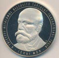 Kósa István (1953-) 2004. &quot;Jókai Mór - Allianz Hungária Biztosító Rt.&quot; Ag emlékérem dísztokban, sorszámozott tanúsítvánnyal (31.1g/0.925/42,5mm) T:PP