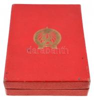 1953. "Sztahanovista" zománcozott fém kitüntetés eredeti sérült tokban T:2