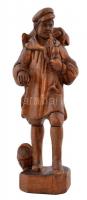 Pipázó férfi, szobor, fa, jelzés nélkül, apró kopásnyomokkal, m: 26 cm