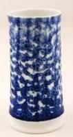 Royal Bavaria kobaltkék porcelán váza, kézzel festett, jelzett, apró kopásnyomokkal, d: 7,5 cm, m: 16,5 cm