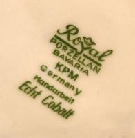 Royal Bavaria kobaltkék porcelán váza, kézzel festett, jelzett, apró kopásnyomokkal, d: 7,5 cm, m: 1...