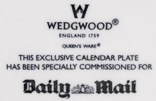 Dekoratív, virágmintás Wedgwood porcelán tányér naptárral (2003), a Daily Mail számára, matricás, je...