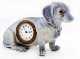Porcelán kutya benne órával (nem működik), hiányos, kézzel festett, jelzés nélkül, kopásnyomokkal, m: 13,5 cm