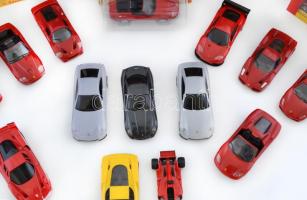 34 db Shell Ferrari makett, eredeti csomagolásában (21 db), csomagolás nélkül (13 db), méretarány: 1...