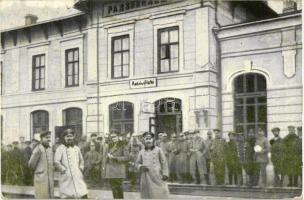 Radviliskis, Radziwiliszki; railway station, soldiers (EK)