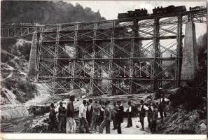 Csorbadomb, Uzsoki-szoros; vasúti hídépítés, első terhelési próba / railroad construction, first load test (EK)