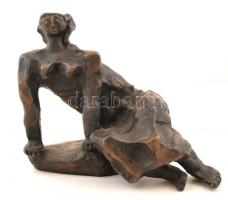 Kerényi Jenő (1908-1975): Ülő akt, bronz, jelzett, számozott (10/9), m: 24,5 cm