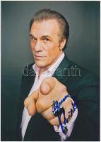 Robert John Davi(1951-) amerikai színész, rendező aláírása az őt ábrázoló fotón