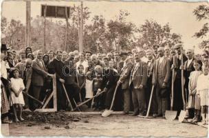 1926 Balatonfüred, a Római Katolikus templom alapkövének letétele, Dr. Rott Nándor Veszprém megyei püspök, csoportkép, Vidovits fotó-specialista, photo (EK)