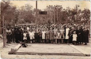 1926 Balatonfüred, a Római Katolikus templom alapkövének letétele, Dr. Rott Nándor Veszprém megyei püspök, csoportkép, Vidovits fotó-specialista, photo (EK)