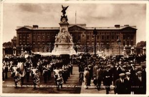 15 db RÉGI városképes képeslap, európai városok, az egyik lapon Versailles léghajóval, vegyes minősé...