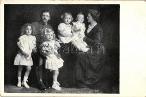 15 db RÉGI motívum képeslap, sok színész lappal, az egyik lapon IV. Károly és családja, vegyes minős...