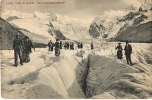 Ober-Engadin, Morteratschgletscher / alpine hikers