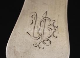 Ezüst (Ag.) teáskanál (7 db.), jelzett, monogrammal, mesterjeggyel (K.M.), h:15 cm, nettó: 215 g