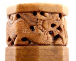 Zsírkő pecsétnyomó fej egzotikus motívummal, szép állapotban, h: 9 cm, d: 5 cm