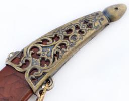 Sárkányos modern dísztőr, markolat végen szintetikus kővel, h: 25 cm