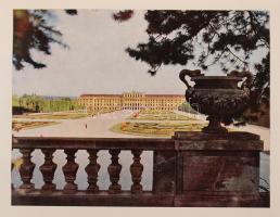 Wickenburg, Erik G.: Schönbrunn. Wien, 1960, Kunstverlag Wolfrum. Kiadói műbőr kötés, rajta Mária Te...