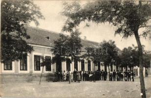 Baj, iskola, csoportkép, kiadja Lindenberg Adolf