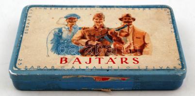 1949 Bajtárs cigarettás fém doboz(Budapesti Nemzetközi Őszi Vásár), 7x11x1,5 cm