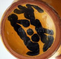 Gorka Lívia (1925-2011): Csíkos váza, festett, mázas kerámia, jelzett, apró lepattanással, m:18 cm