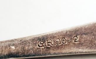 XIX. sz. vége: 2 db különleges díszkanál + egy villa egyik furulyázó férfi figurával