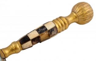 Dekoratív nagyító, réz, mozaik (szaru?) berakásokkal, hiányos, koszos lencsével, h:24 cm