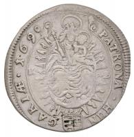 1690K-B 15kr Ag "I. Lipót" előlapon eltérő paróka és válldísz, hátlapon nincs pont az évsz...