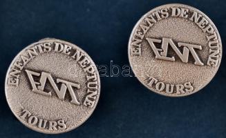 Az Enfants de Neptune tours-i francia úszóklub 2 db fém mandzsettagombja, feliratozva, saját dobozáb...