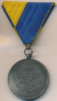 1941. "Délvidéki Emlékérem" cink emlékérem mellszalaggal. Szign.: BERÁN L. T:2- 
Hungary ...