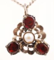 Ezüst (Ag.) lánc, csiszolt gránáttal és gyönggyel, bruttó: 6 g