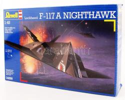 Revell F-117 műanyag repülőmakett, 1:48, saját dobozában