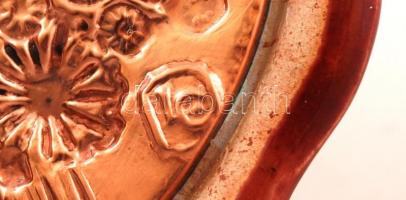 Ligeti Erika (1934-2004): Tavasz. Réz plakett kerámia keretben, jelzett, d: 10,5 cm