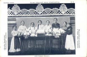 Körmöcbánya, Kremnica; Állami Csipkeverő Iskola; Erzsébet Iparoktatási Ösztöndíjalap tulajdona / lace making school (EK)