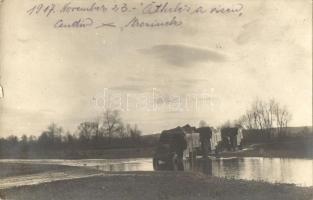 1917 november 23. Osztrák-magyar teherautó, folyóátkelés Storozhynets környékén / supplies transportation, Austro-Hungarian truck crossing a river in Bukovina, photo