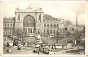 Budapest VII. Keleti Pályaudvar sok villamossal; Magyar Filmiroda, korai modern képeslap