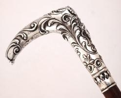 Növénymotívummal és emberfejjel díszített, monogramos ezüst (Ag.) fejű és botvégű sétapálca, jelzett...