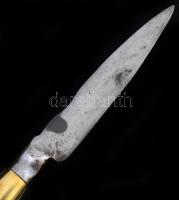 Fa-fém nyelű díszes kiskés, ezüst (Ag.) berakásokkal, jelzés nélkül, pengehossz: 6 cm, teljes hossz:...