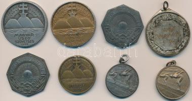 ~1930-1940. 8db úszó díjérem, közte "Magyar Úszó Egyesület - 50 év a sport szolgálatában", "Magyar Úszó Szövetség" T:vegyes
