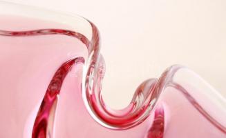 Dekoratív rózsaszín asztali kínáló tál, formába öntött, jelzés nélkül, hibátlan, d: 26 cm, m: 14 cm