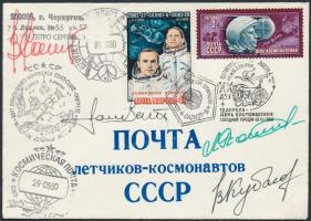 Valerij Kubaszov (1935-2014), Farkas Bertalan (1949- ) orosz ill. magyar űrhajósok és másik két kozmonauta aláírása emlékborítékon, különféle bélyegzésekkel