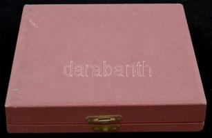 1970. "Budapest Főváros VII. Ker. Tanácsa / Hazánk Felszabadulásának 25. a Tanácsok Megalakulás...