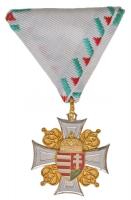 1996. &quot;A Tiszti Szolgálati Jel III. fokozata&quot; tűzzománcozott, aranyozott, ezüstözött tombak kitüntetés mellszalagon T:2 Hungary 1996. &quot;Distinction for an Officer in Service 3rd Grade&quot; enamelled, gold and silver plated tombac decoration with ribbon C:XF NMK 796.