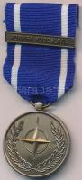 DN "NATO Érem - Volt Jugoszlávia" Br kitüntetés sérült mellszalagon (35mm) T:1- ND "NATO Medal - Former Yugoslavia" Br decoration with damaged ribbon (35mm) C:AU