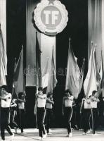 cca 1960-1970 Zászlóvivők, sport ünnepségek, 6 db fotó, 24x18 cm