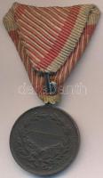 1917. "Bronz Vitézségi Érem IV. Károly / Fortitudini" Br kitüntetés mellszalaggal. Szign: ...
