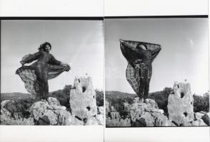 cca 1978 Szelek szárnyán a sziklák tetején, 9 db finoman erotikus fénykép, korabeli negatívokról mod...