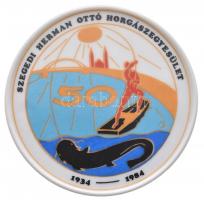 1984. "Szegedi Herman Ottó Horgászegyesület 1934-1984" festett hollóházi porcelán plakett eredet tokban (88mm) T:1