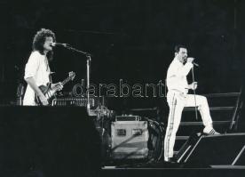 1986. július 27. Budapesten vendégszerepelt a Queen együttes, 4 db koncertfotó, 22x16 cm