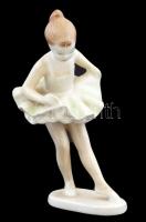 Hollóházi gyakorló balerina porcelán kislány, kézzel festett, jelzett, hibátlan, m: 14 cm