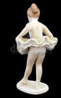 Hollóházi gyakorló balerina porcelán kislány, kézzel festett, jelzett, hibátlan, m: 14 cm